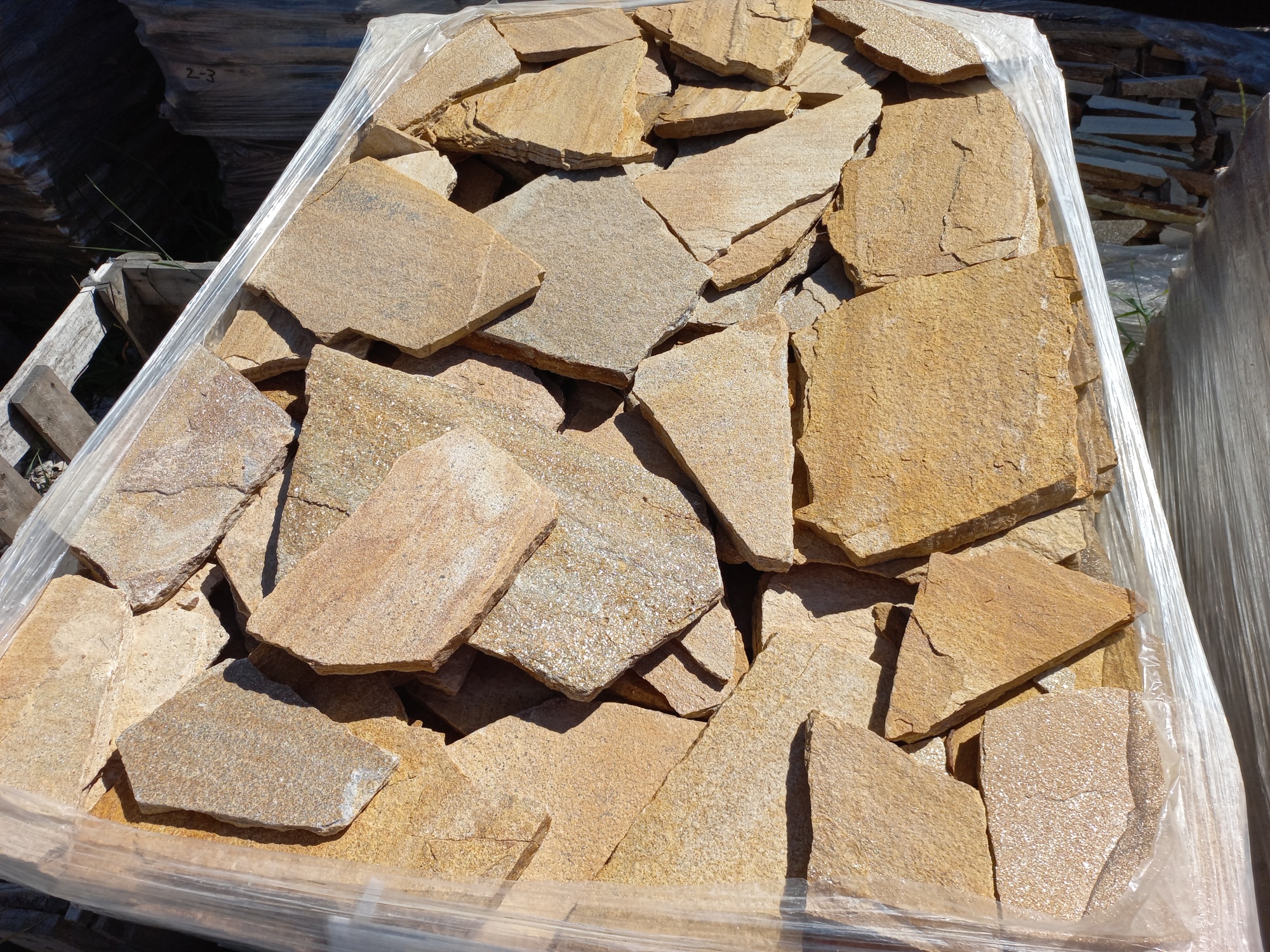 Плитняк златолит жёлтый золотистый для фасада 1,5-3см купить в Богдановиче