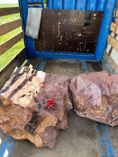 Ландшафтные глыбы красно-фиолетовые 200-1000 килограмм купить в Богдановиче