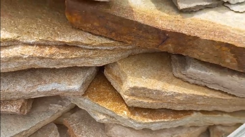 Плитняк златолит жёлтый золотистый для отмостки купить в Богдановиче