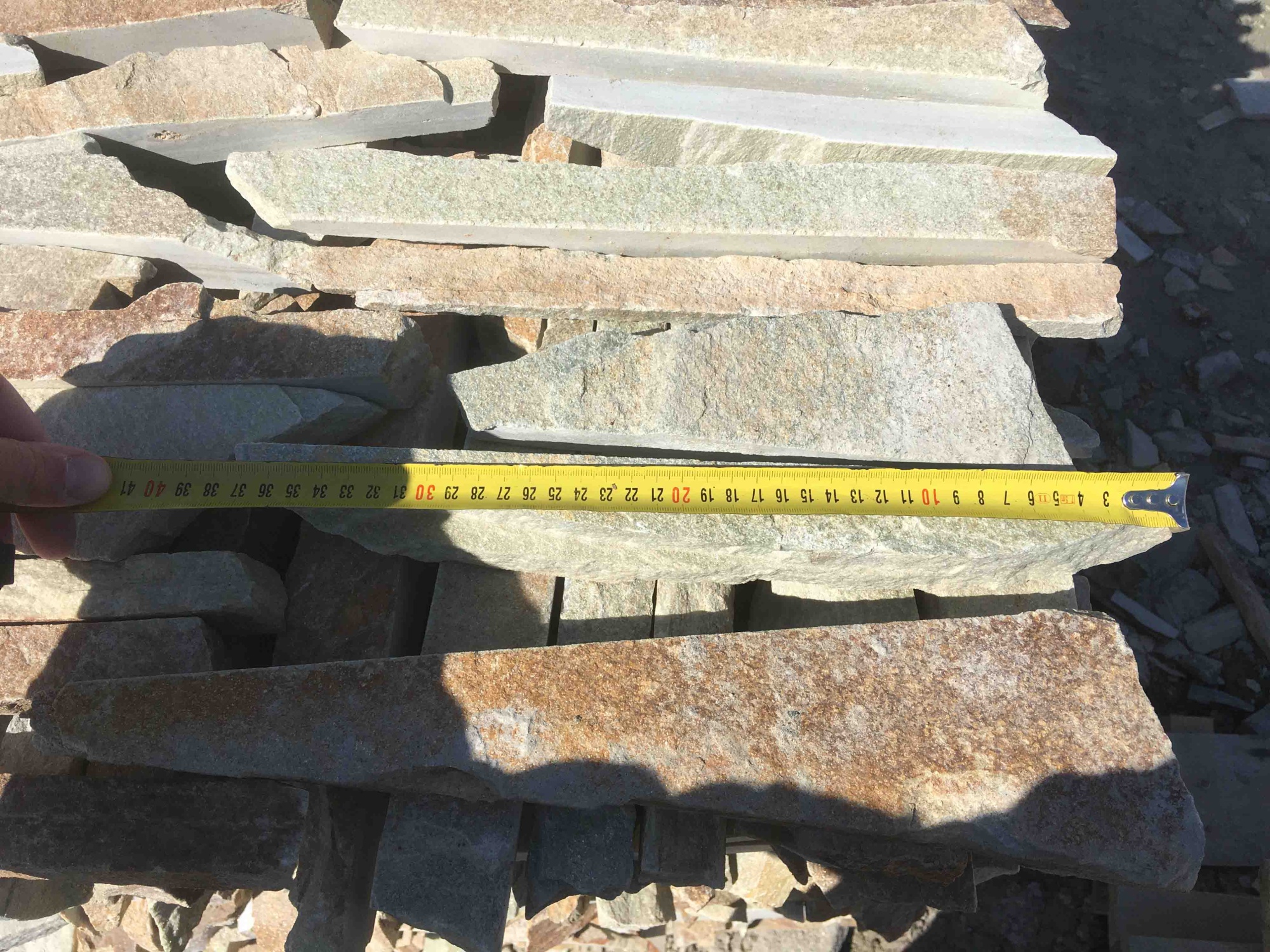 Горбушка златолит золотистый для облицовки купить в Богдановиче