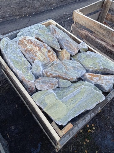 Златолит жёлтый, жёлто-зелёный глыбки и валуны для ланшафтного дизайна купить в Богдановиче