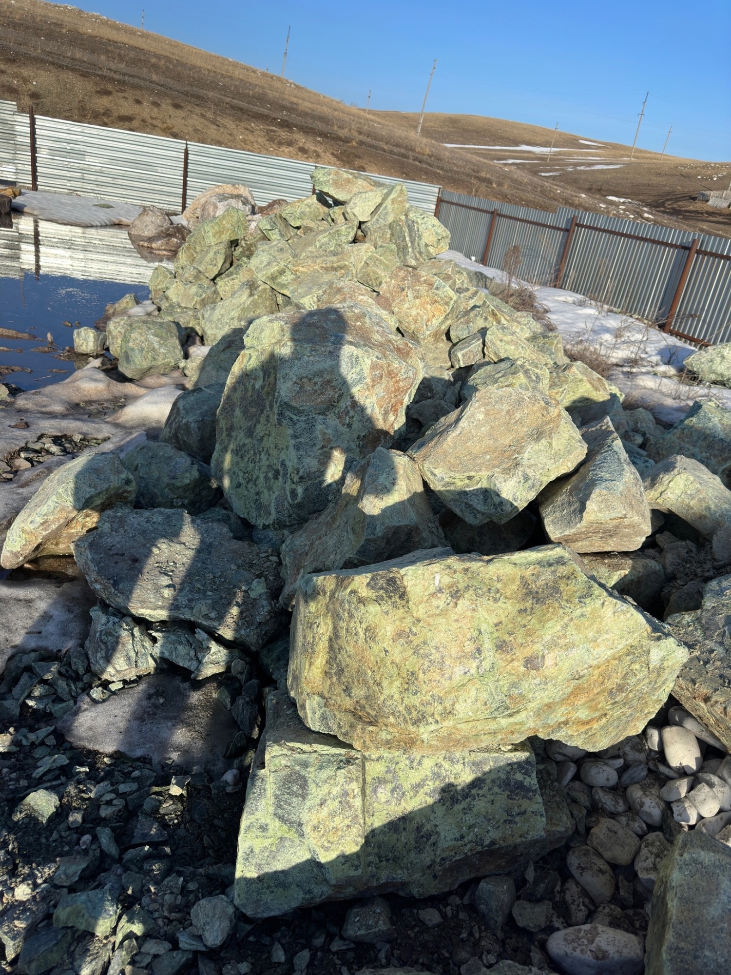 Камни для ландшафтного дизайна зелёные 10-60 килограмм купить в Богдановиче