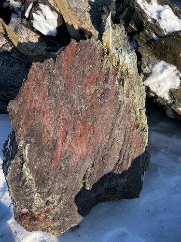 Ландшафтные глыбы красно-фиолетовые 200-1000 килограмм купить в Богдановиче