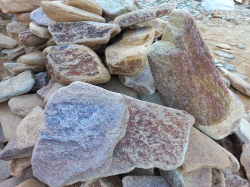 Златолит жёлтый, жёлто-зелёный глыбки и валуны для ланшафтного дизайна купить в Богдановиче