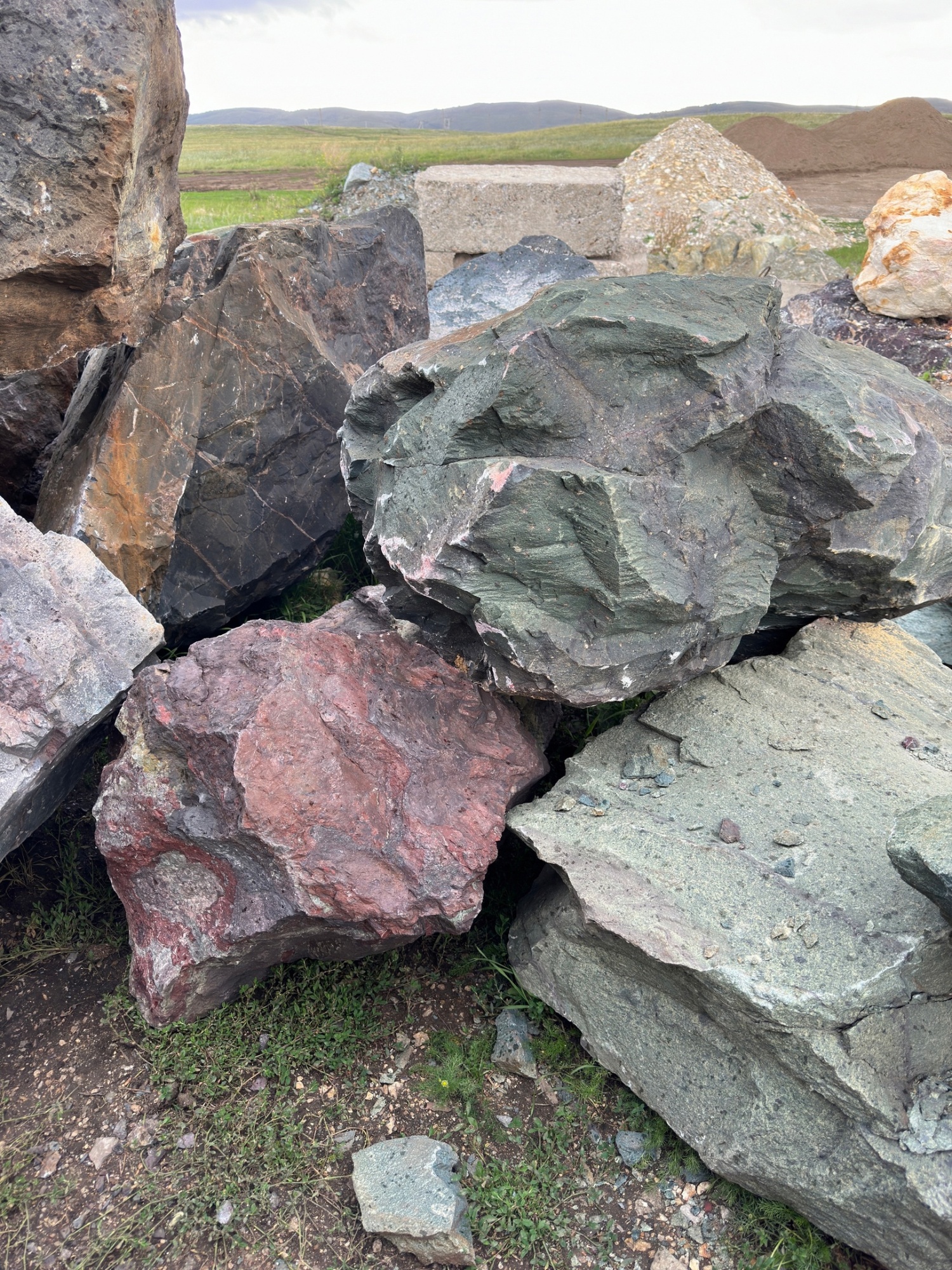 Камни для ландшафтного дизайна зелёные 10-60 килограмм купить в Богдановиче