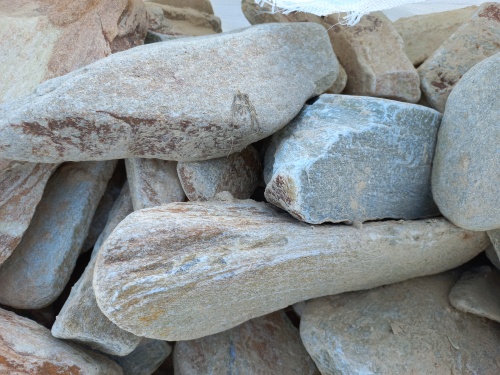 Златолит жёлтый, жёлто-зелёный глыбки и валуны для ланшафтного дизайна купить в Богдановиче