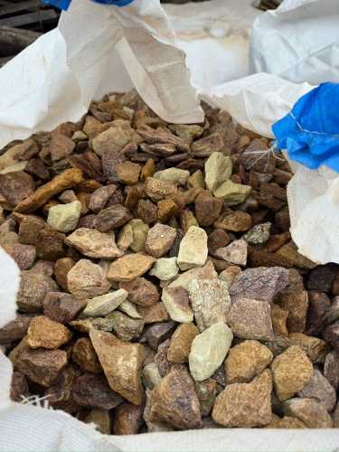 Златолит персиковый декоративная каменная крошка купить в Богдановиче