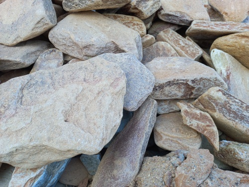 Златолит жёлтый, жёлто-зелёный глыбки и валуны для ланшафтного дизайна купить в Богдановиче