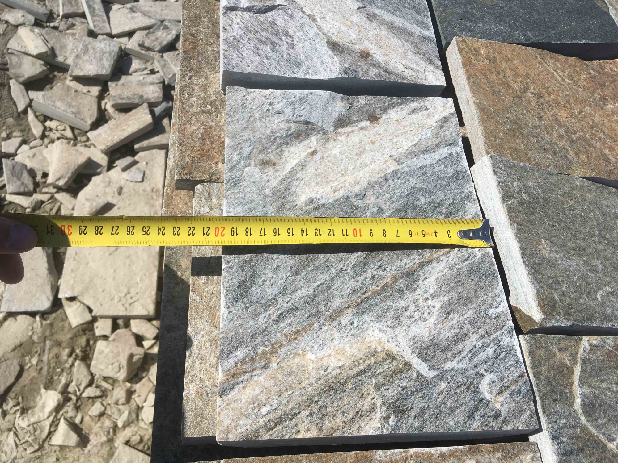 Плитка пилёная златолит Уральский для цоколя, отмостки купить в Богдановиче