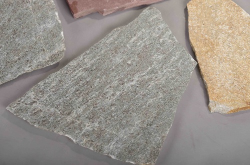 Плитняк златолит Уральский для цоколя, отмостки купить в Богдановиче