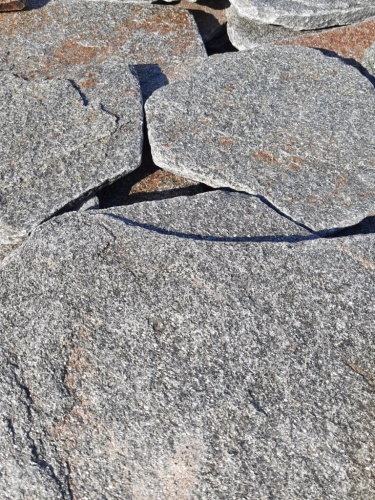 Златолит серебристый галтованный для лестниц купить в Богдановиче