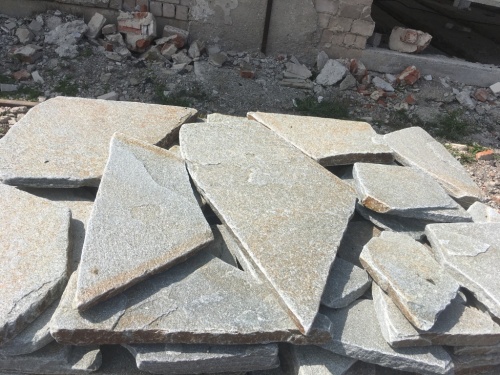 Златолит серебристый галтованный для лестниц купить в Богдановиче