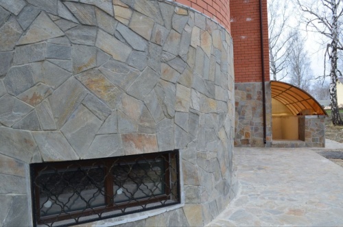 Плитняк златолит Уральский для цоколя, отмостки купить в Богдановиче